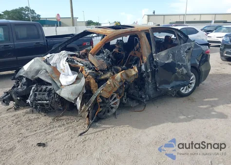 2021 Toyota Corolla Xle z USA, uszkodzony, nr VIN 5YFFPMAE1MP200887